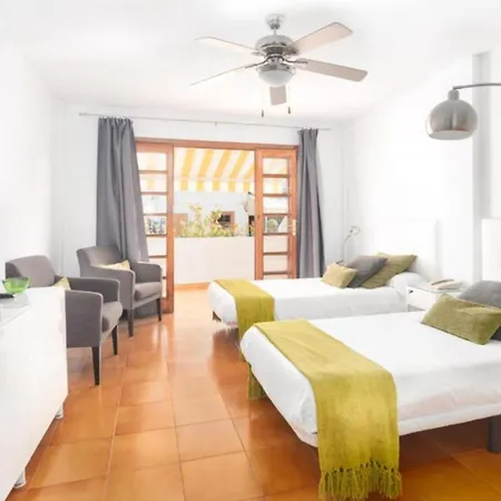 Moderno Estudio Con Terraza Y Piscina En 3*